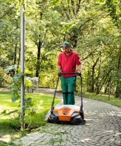 New STIHL Balayeuse à batterie (produit seul) KGA770