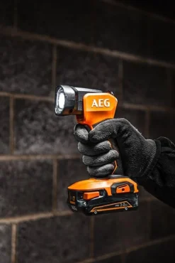 Best AEG Lampe 18V, tête pivotante à 90° 340 lumens (produit seul)