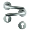 Sale Poignée de porte sur rosace vars alu argent cylindre