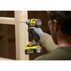 Sale DEWALT Visseuse à impacts 203Nm brushless 18V (produit seul)